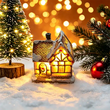 Maisonnette lumineuse de Noël miniature à piles en céramique avec toit enneigé et fenêtres illuminées chaleureusement