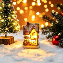Maisonnette lumineuse de noël miniature à piles en céramique avec toit enneigé et décoration festive lumineuse