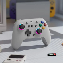 Manette pro bluetooth pour switch 2 nyxi wireless pro blanche avec leds violettes et bleues autour des joysticks