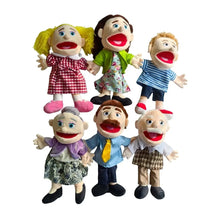 Set de six marionnettes à main famille en peluche colorées aux personnages brodés et habits en tissu 38 cm