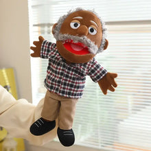 Marionnette à main en peluche de 38 cm représentant un homme âgé avec cheveux gris, barbe et tenue à carreaux