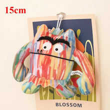 Peluche monstre multicolore à grande bouche avec motif tie-dye et broderies noire pour halloween