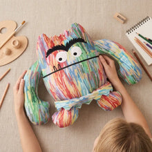 Peluche monstre multicolore en crayon avec grande bouche expressive et nœud papillon pour halloween