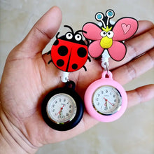Montre de poche caoutchouc souple rouge et noir thème coccinelle avec clip papillon rose pour personnel médical facile à nettoyer