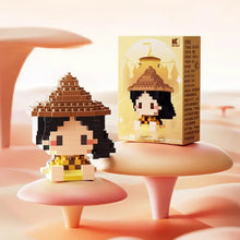 Figurine personnages disney nanoblock en briques plastiques noires et jaunes avec chapeau conique marron et joues roses