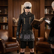 Manteau noir à double boutonnage avec boutons dorés et broderies blanches pour cosplay nier automata