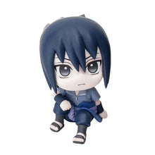 Figurine naruto chibi sasuke uchiha 9 cm cheveux bleu foncé tenue assortie sandales noires accents violets