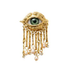 Broche œil mystérieux dorée avec iris vert et pampilles perlées pour tenue halloween mystérieuse à pampilles