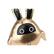 Peluche lapin robot orange en tissu brillant or avec oreilles noires, yeux brodés et fermeture éclair sur la poitrine