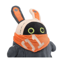 Peluche lapin robot orange avec oreilles grises et orange yeux verts brodés portant un bandana orange avec 01 blanc