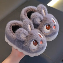 Pantoufles lapin unisexe enfant en peluche grise avec yeux brodés et semelle blanche festonnée