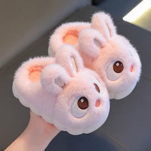 Pantoufles lapin unisexe enfant roses en peluche avec yeux marron brodés et accents blancs doux