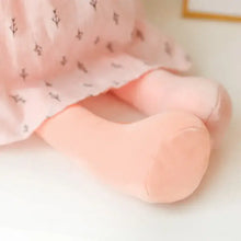 Jambes de peluche lapin longues oreilles en tissu rose doux avec motifs feuilles brodés subtils