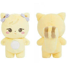 Peluche animaux mignons kpop chat jaune doux avec nœuds violets sur les oreilles et patch blanc sur le ventre