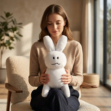 Peluche personnage jeu fantastique blanche avec traits noirs brodés en version peluche de 25 cm