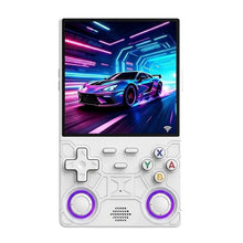 Console portable rétro r36 ultra blanche avec écran ips 4 pouces affichant un jeu de course néon coloré