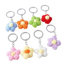 Porte-clés fleur tricotée en laine texturée multicolore avec centre jaune doux pour accessoire élégant