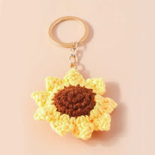Porte-clés fleur tricotée en jaune avec centre marron et anneau métallique doré en porte-clés fleurs tricotée