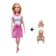 Poupée maman blonde en déguisement carnaval infirmière blanc et rose avec deux mini-bébés pour magasins de jouets