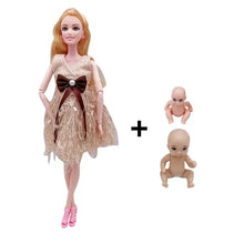 Poupée maman blonde en robe beige en dentelle avec nœud marron et talons roses idéale pour déguisement carnaval en magasins de jouets