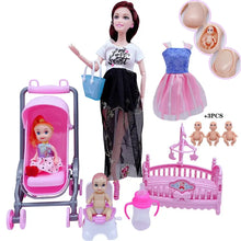 Poupée maman enceinte avec bébé et accessoires incluant une poussette en plastique rose avec cadre gris et roues roses