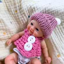 Mini-poupon reborn vivienne en silicone de 15 cm avec un bonnet rose en crochet et pompon blanc sur le dessus