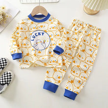 Pyjama enfant manches longues cream avec motif animaux jaunes et collerette bleue orné dun graphique lucky au centre