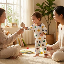 Pyjama enfant motifs animaux blanc à manches longues avec imprimés colorés de oursons et feuilles
