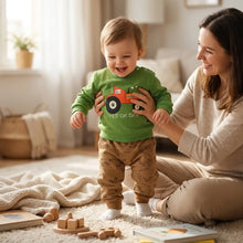 Pyjama enfant tracteur vert à manches longues avec motif de tracteur rouge et texte yes ok day pour enfant