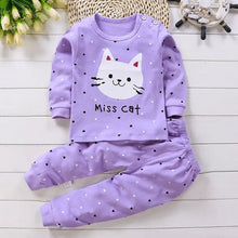 Pyjama enfant chat violet à manches longues avec motif tête de chat blanc miss cat et cœurs noir et blanc