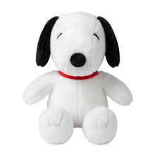 Peluche chien rêveur de dessin animé blanc en peluche avec oreilles et nez noirs et collier rouge