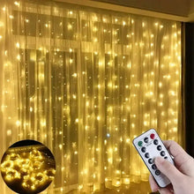 Rideau guirlande led usb avec télécommande décoré de lumières dorées suspendues sur un rideau transparent