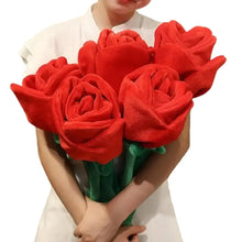 Un bouquet de roses artificielles géantes 85cm rouges en tissu doux avec tiges vertes
