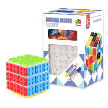 Rubik’s cube original en lego avec pièces plastiques colorées rouge bleu vert et jaune jouets classiques lego moderne combinant puzzle