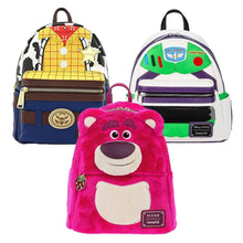 Sac à dos scolaire toy story en peluche rose avec yeux brodés et épingle fraise côté gauche