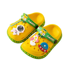 Sandales de plage enfant en matériau eva souple jaune vif avec brides vertes et charms 3d colorés