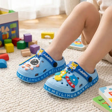 Sandales de plage enfant légères en matériau eva souple bleu clair avec décorations enfantines et bride happy