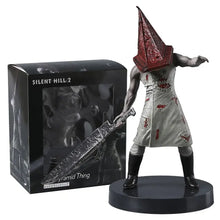 Figurine silent hill pyramid head 18 cm avec tête pyramidale rouge texturée, robe grise tachée de sang et socle rond