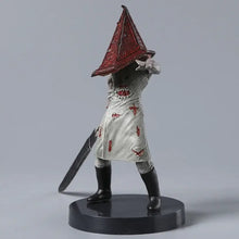 Figurine silent hill pyramid head 18 cm avec chapeau pyramidal rouge, robe blanche à taches rouges et socle rond noir