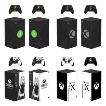 Skin xbox series x en noir avec motifs gaming variés incluant logos verts, x gris, décals anime et branding minimaliste noir et blanc