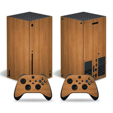 Skin xbox series x motifs colorés en texture bois avec manettes noires pour une console xbox series élégante