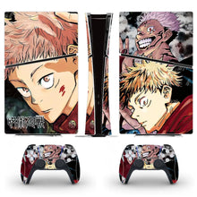 Skin ps5 slim digital jujutsu kaisen avec console et manettes décorées de motifs rouges, noirs et blancs anime