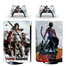 Skin ps5 standard tomb raider blanc et noir avec illustration de lara croft pour console et manettes