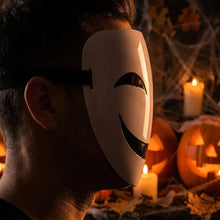 Masque sourire mystérieux blanc en plastique avec découpes noires pour yeux et bouche idéal pour déguisement carnaval