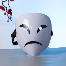 Masque sourire mystérieux halloween pour adulte en blanc avec yeux noirs stylisés et élastique réglable
