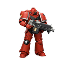 Figurine guerrier spatial 1/18 en armure rouge avec emblème noir ailé et fusil d’assaut détaillé