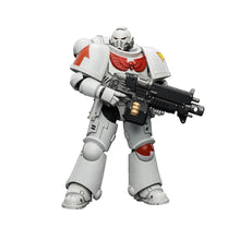 Figurine guerrier spatial en armure blanche avec emblème rouge ailé et arme noire 1/18