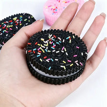 Compact mirror rond noir biscuit fourré souple 6 cm decoré de petites sprinkles colorées avec fourrage blanc