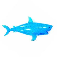 Squishy dauphin requin anti-stress bleu translucide en gel avec billes gélifiées et finition brillante aux nageoires détaillées