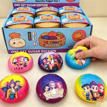 Jouets squishy kpop anti-stress ronds colorés en silicone souple avec dessins de personnages kpop sur surface brillante